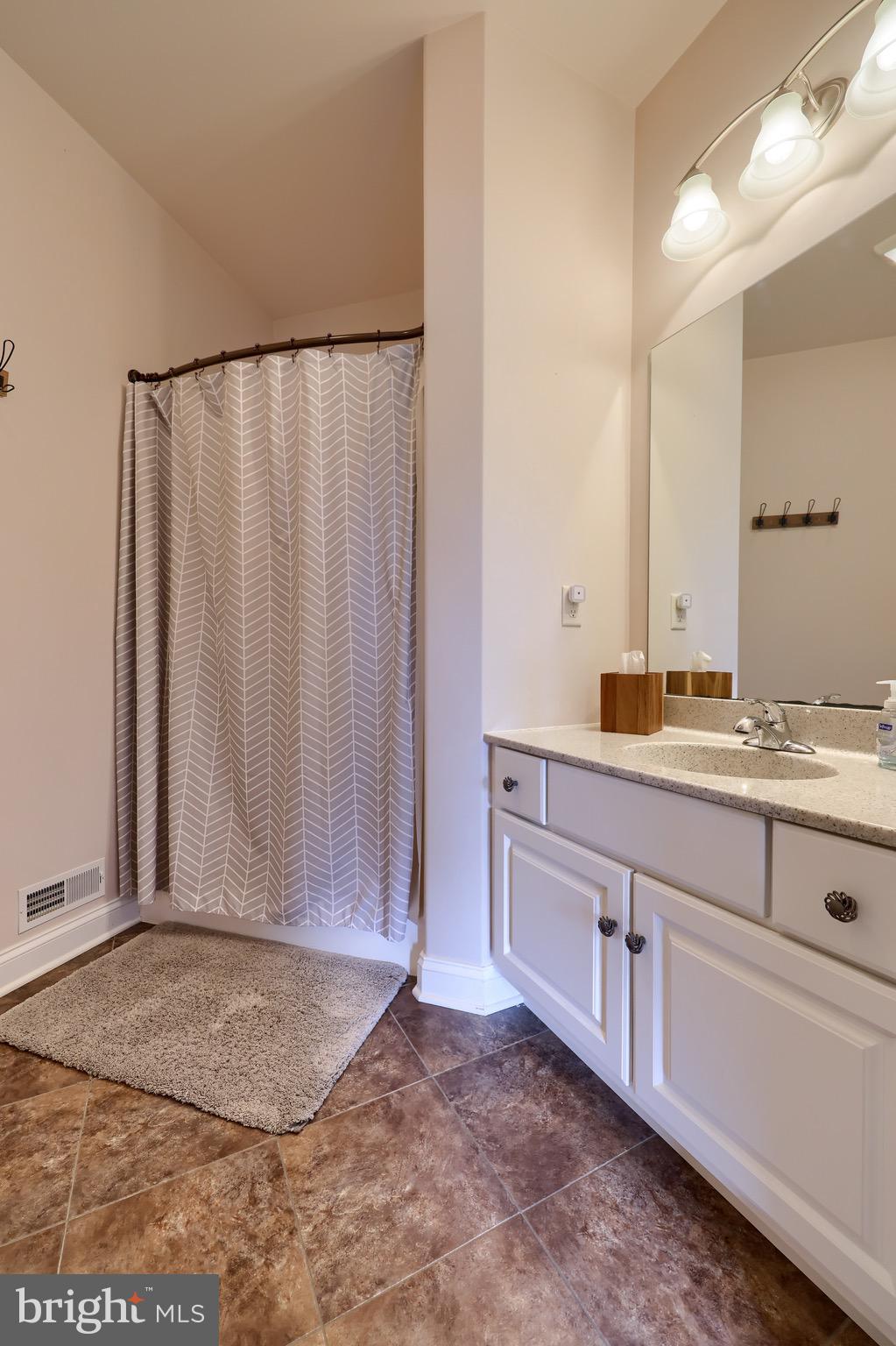 5 Snyder Hill Road Lititz, PA 17543 - Photo 38 of 87 Main Level Full Bathroom