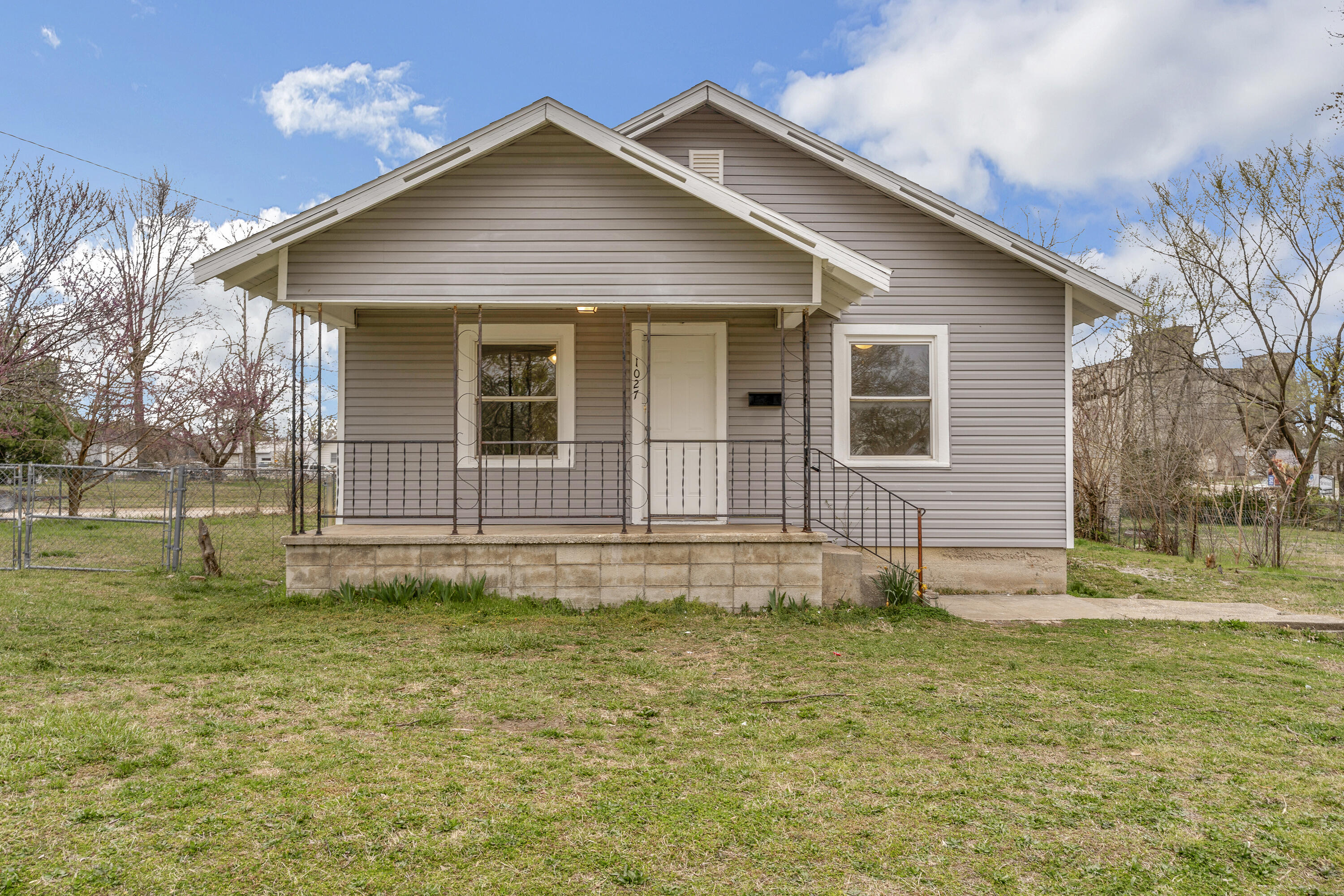 1027 West Locust Street Springfield, MO 65803 - Photo 1 of 1 1027 W Locust-1