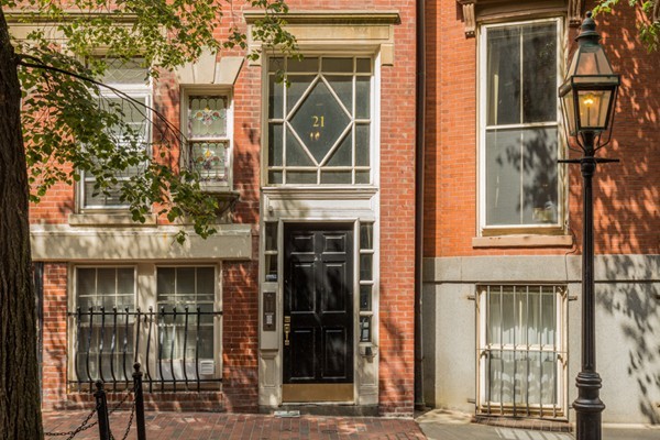 21 Temple Street, Unit 8 Boston, MA 02114 - Photo 1 of 14
