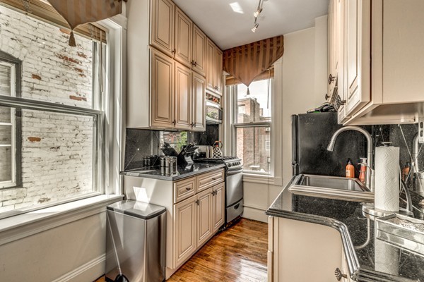 21 Temple Street, Unit 8 Boston, MA 02114 - Photo 9 of 14