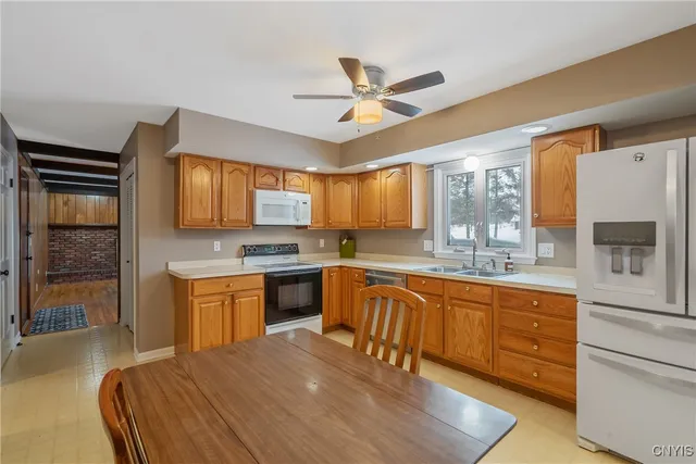 $475,000 | 1631 South Ivy Trail, Lysander, NY 13027