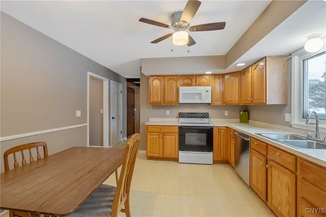 $475,000 | 1631 South Ivy Trail, Lysander, NY 13027