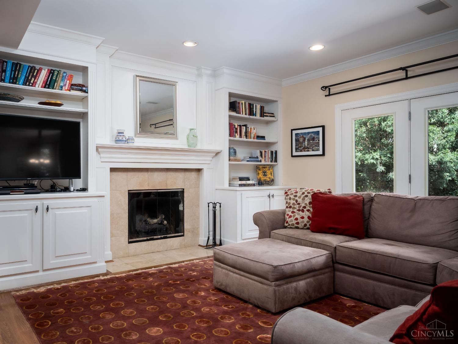 3552 Grandin Road Cincinnati, OH 45226 - Photo 9 of 40 Gallery Image 9