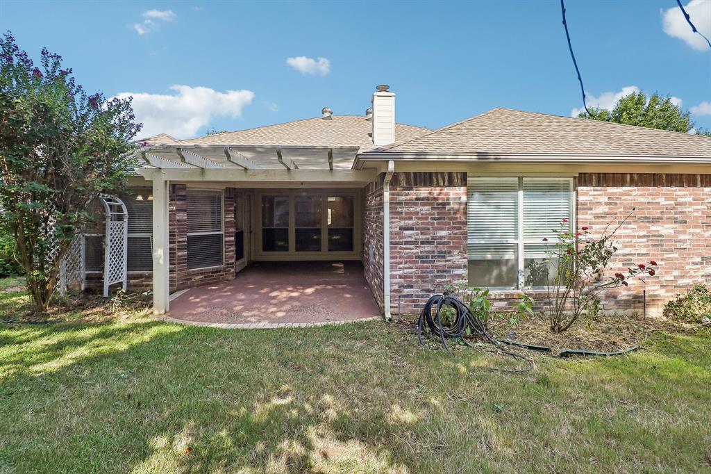 5609 Saddleback Road Arlington, TX 76017 - Photo 20 of 23 a front view of a house with garden