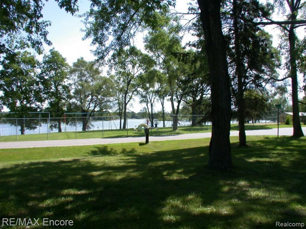 60 Crescent Road Waterford, MI 48327 - Photo 20 of 64 DSCN3318.jpg