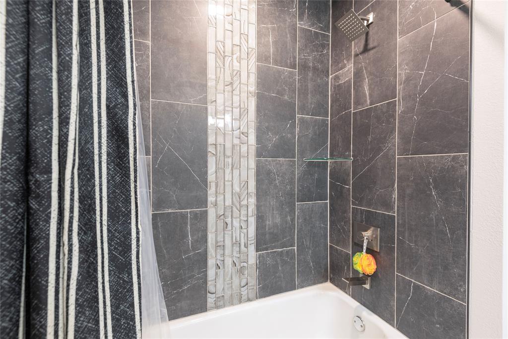 2020 Arbor Bend Road Bonham, TX 75418 - Photo 31 of 40 Bathroom featuring shower / tub combo