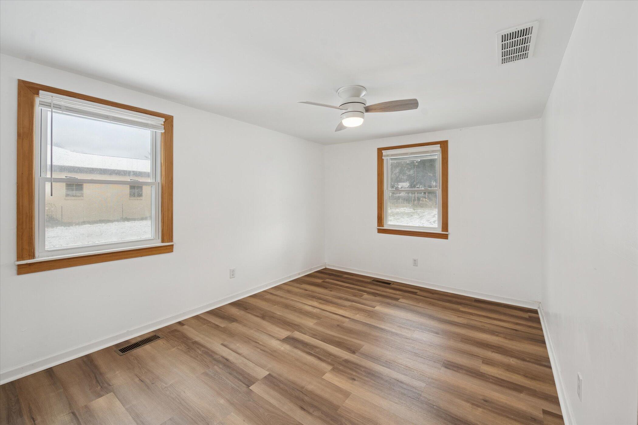 889 McKinley Road Chelsea, MI 48118 - Photo 27 of 42 27-889-McKinley-St-Windowstill