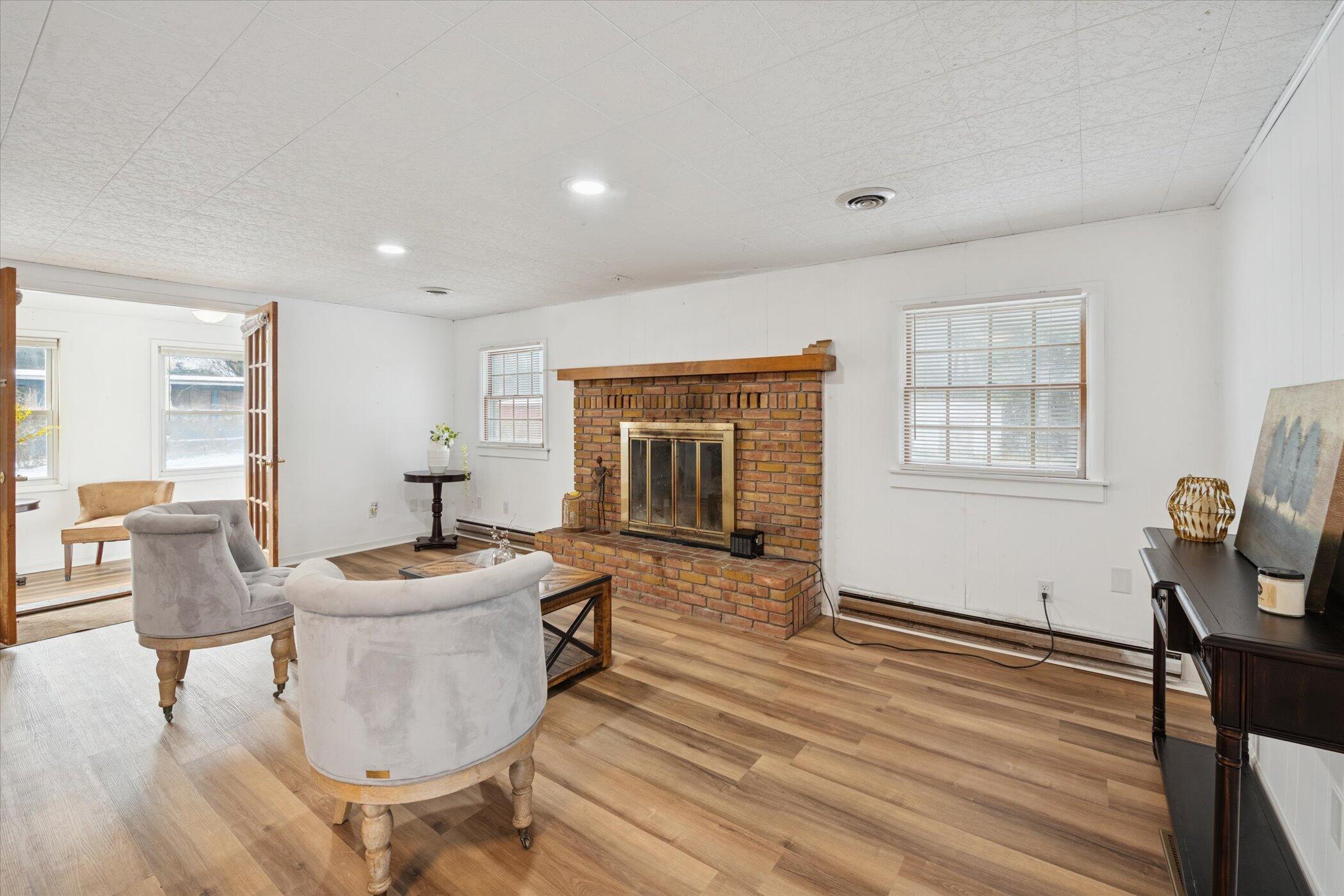 889 McKinley Road Chelsea, MI 48118 - Photo 10 of 42 10-889-McKinley-St-Windowstill
