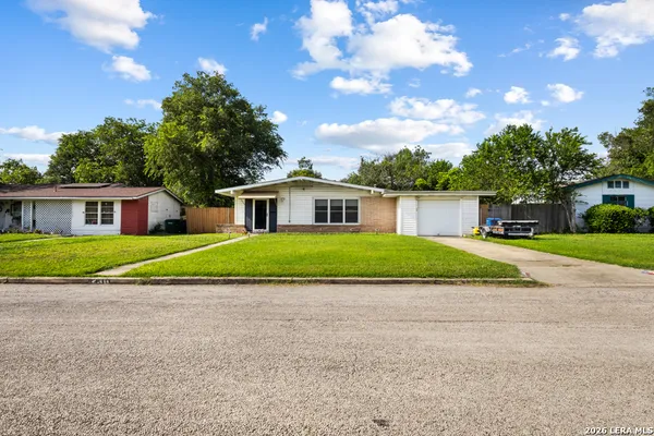 $1,695 | 230 Brettonwood Drive, San Antonio, TX 78218