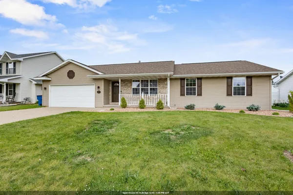 $324,900 | 1085 Grassymeadow Lane, Menasha, WI 54952