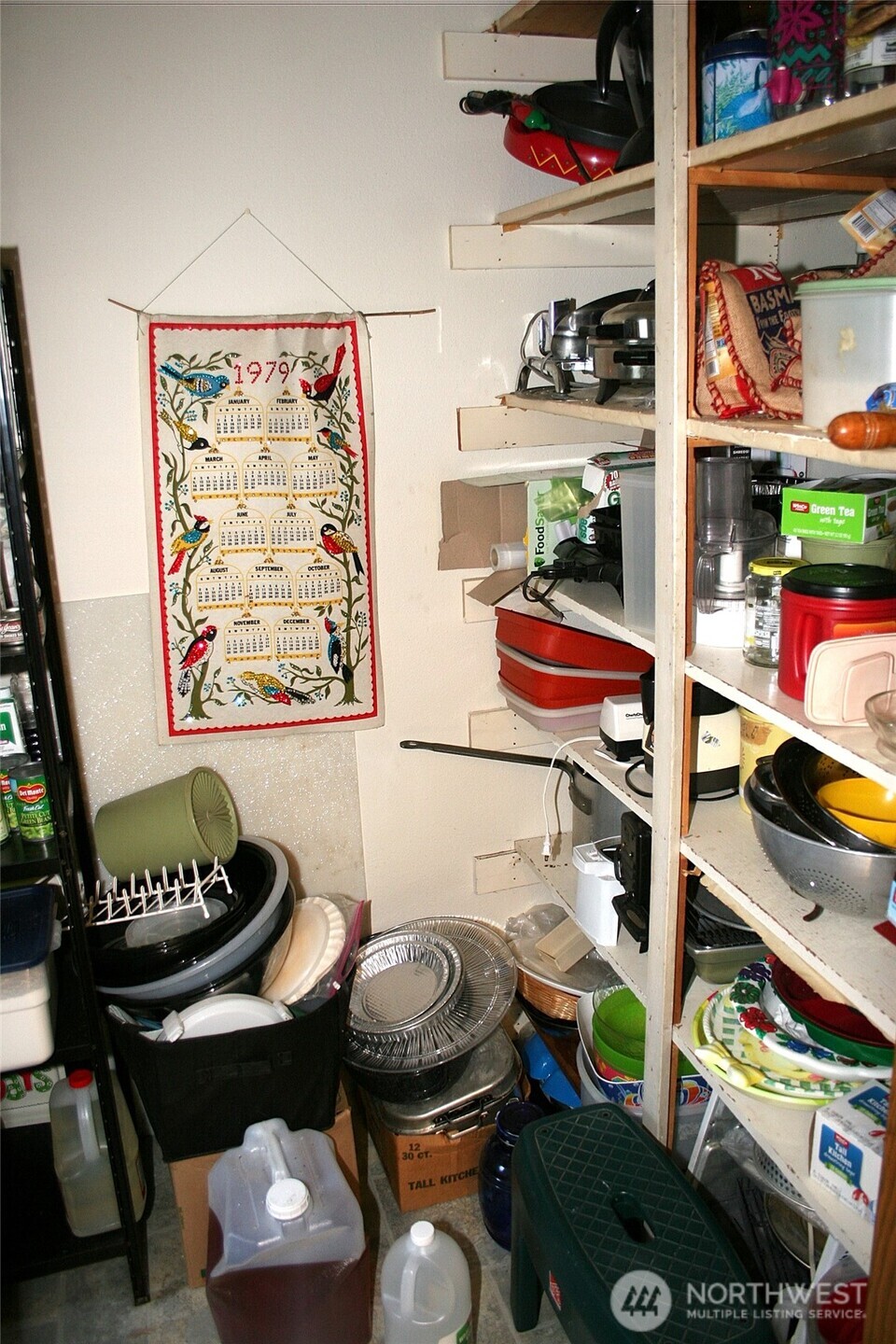 30726 43rd Avenue Southwest Federal Way, WA 98023 - Photo 24 of 39 a living room with lots of furniture and a painting on the wall