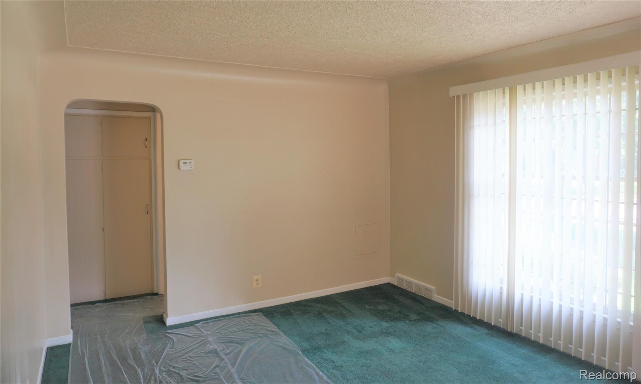 4-Entry room.JPG