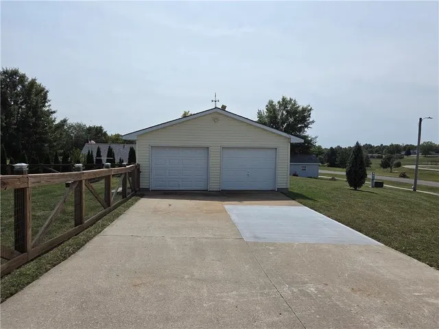 $390,000 | 100 Meadows Lane, Pattonsburg, MO 64670