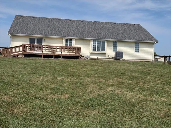 $360,000 | 100 Meadows Lane, Pattonsburg, MO 64670