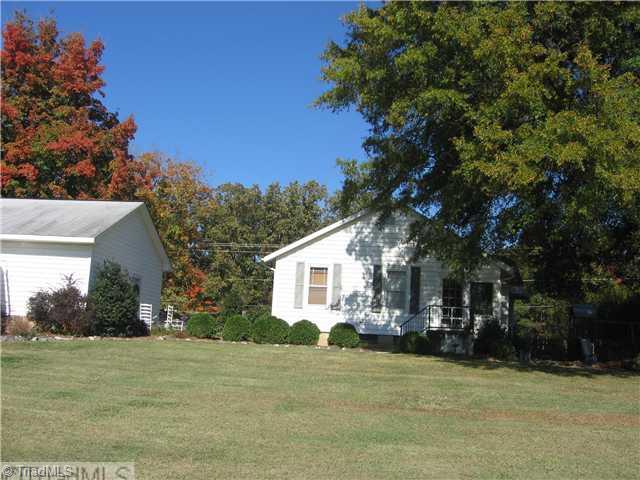 2717 Hickory Tree Road Winston-Salem, NC 27127 - Photo 4 of 6 Exterior Back.