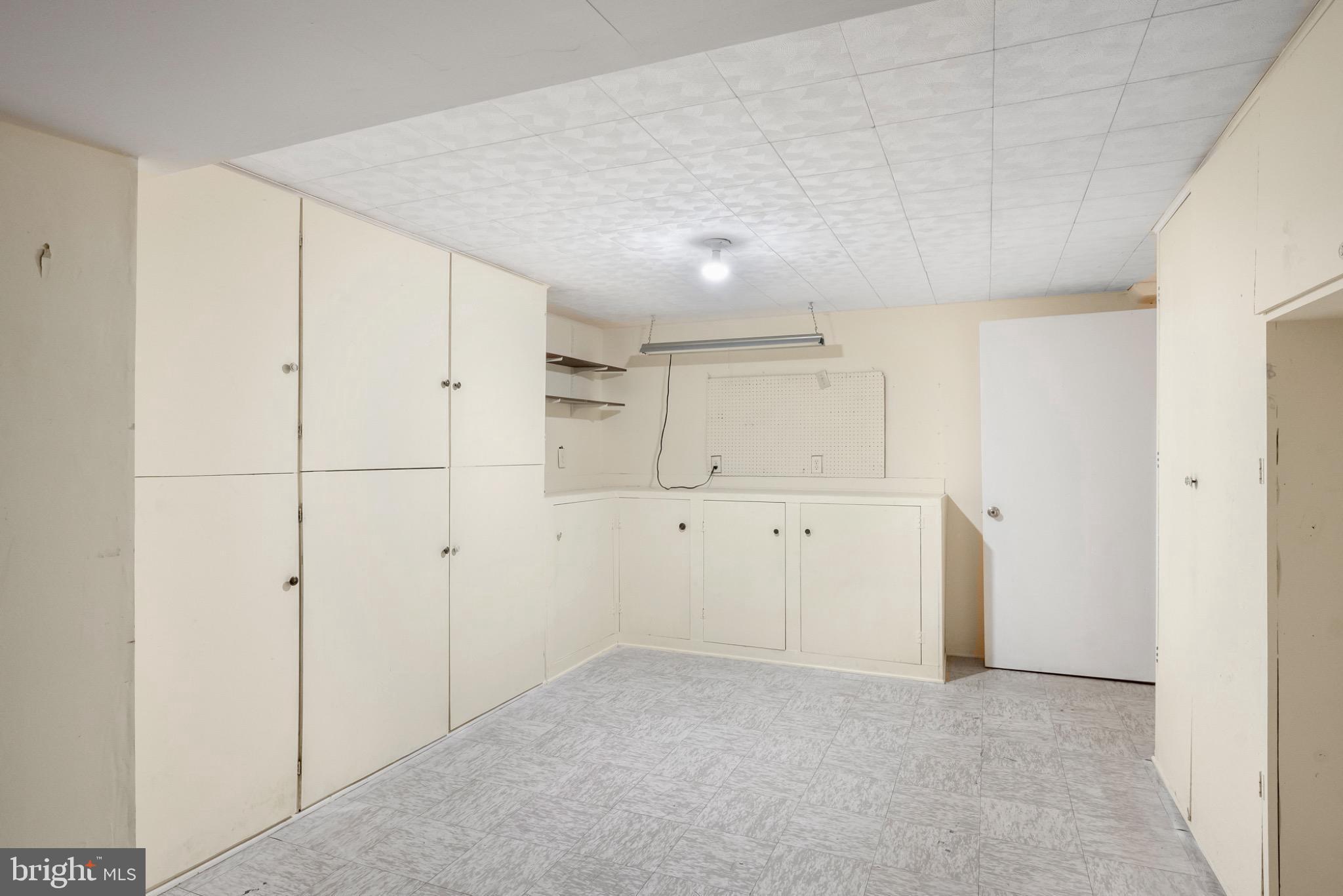 7223 Reservation Drive Springfield, VA 22153 - Photo 33 of 40 Versatile space ready for your creative vision.