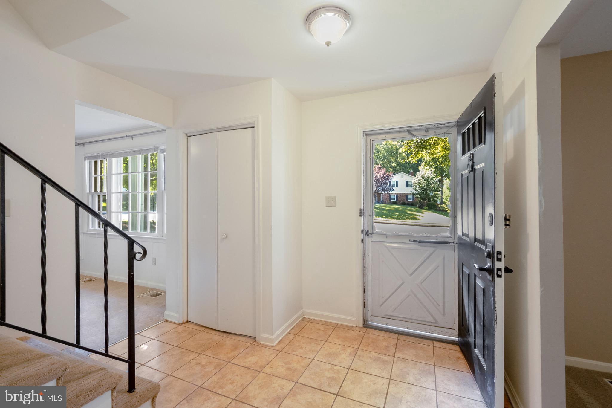 7223 Reservation Drive Springfield, VA 22153 - Photo 8 of 40 Welcoming entryway with natural light.