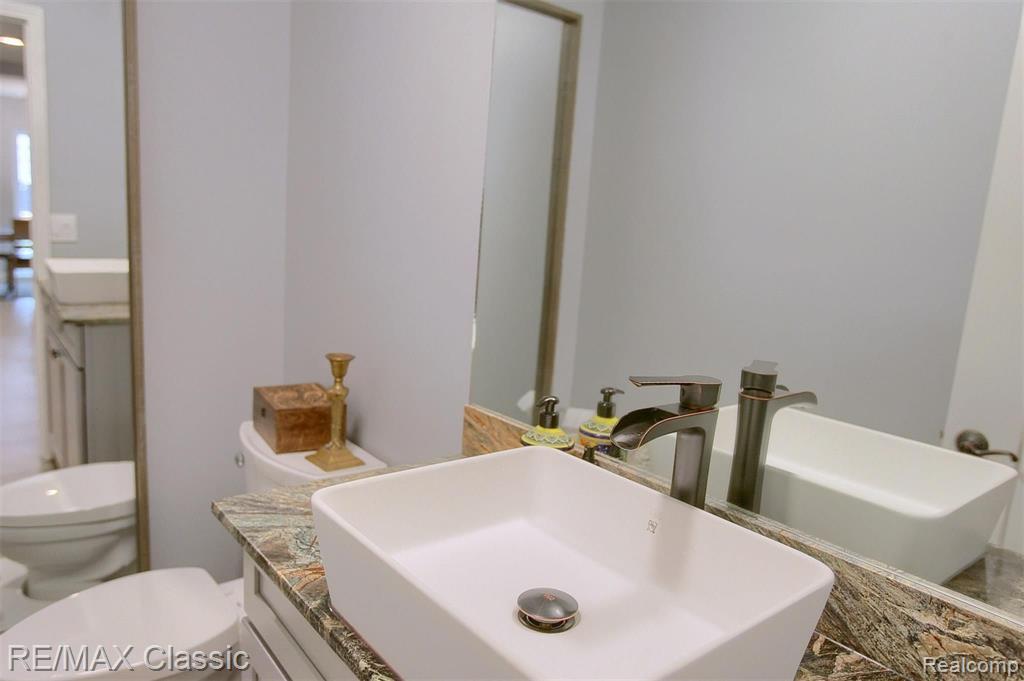 7415 Wing Lake Road Bloomfield Hills, MI 48301 - Photo 17 of 30