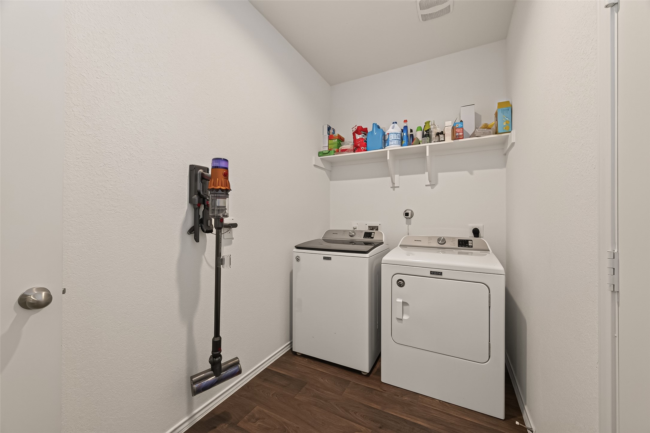 22446 Forest Gorge Lane Spring, TX 77373 - Photo 14 of 40 Extra large utility room located in the home.