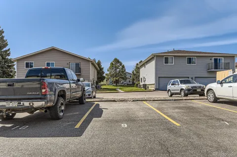 a view of a yard with a house