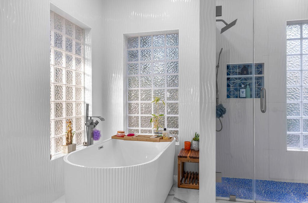 7819 Highway 20 Freeport, FL 32439 - Photo 27 of 75 a white bath tub sitting next to a window