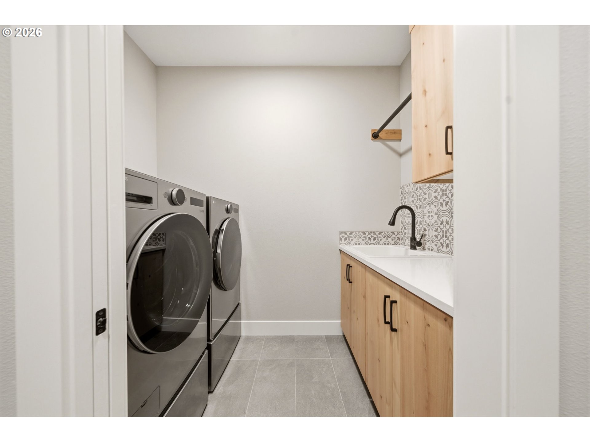 37354 American Street Sandy, OR 97055 - Photo 33 of 37 a utility room with dryer and washer