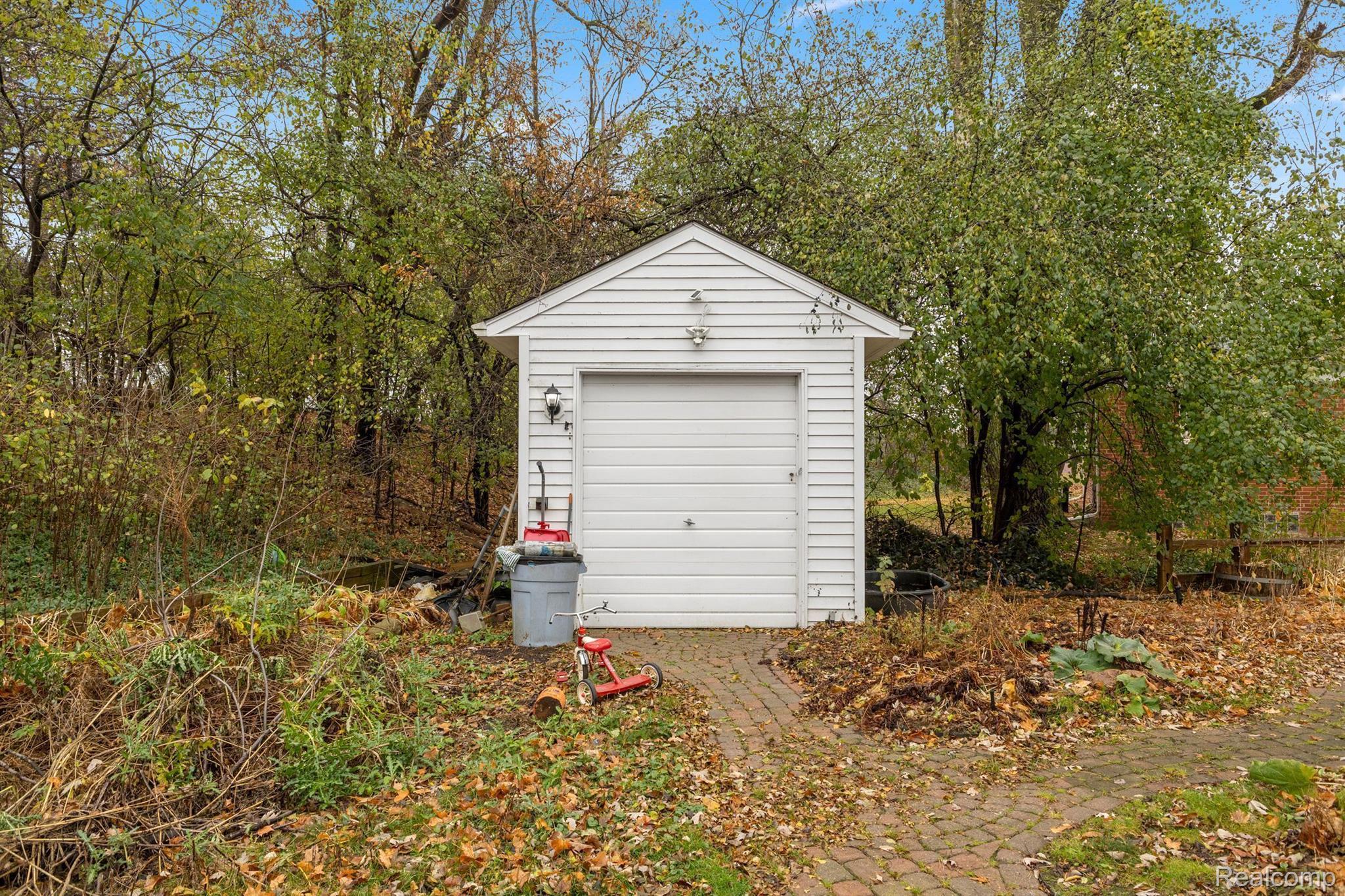 33930 Playview Court Farmington, MI 48331 - Photo 47 of 49 Gallery Image 47