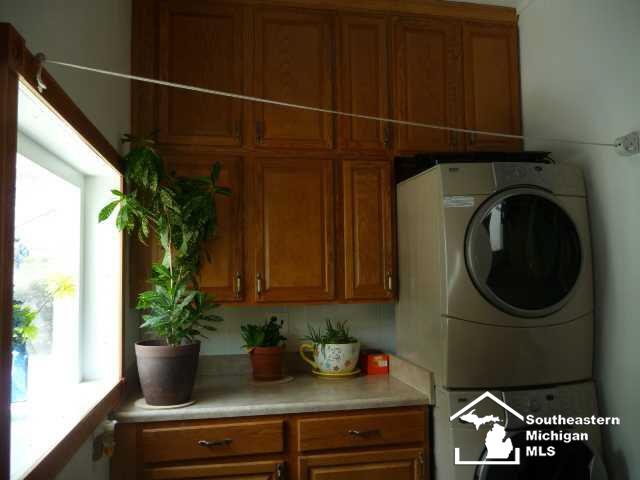 8003 Jackman Road Temperance, MI 48182 - Photo 33 of 36 21188130-32.JPG