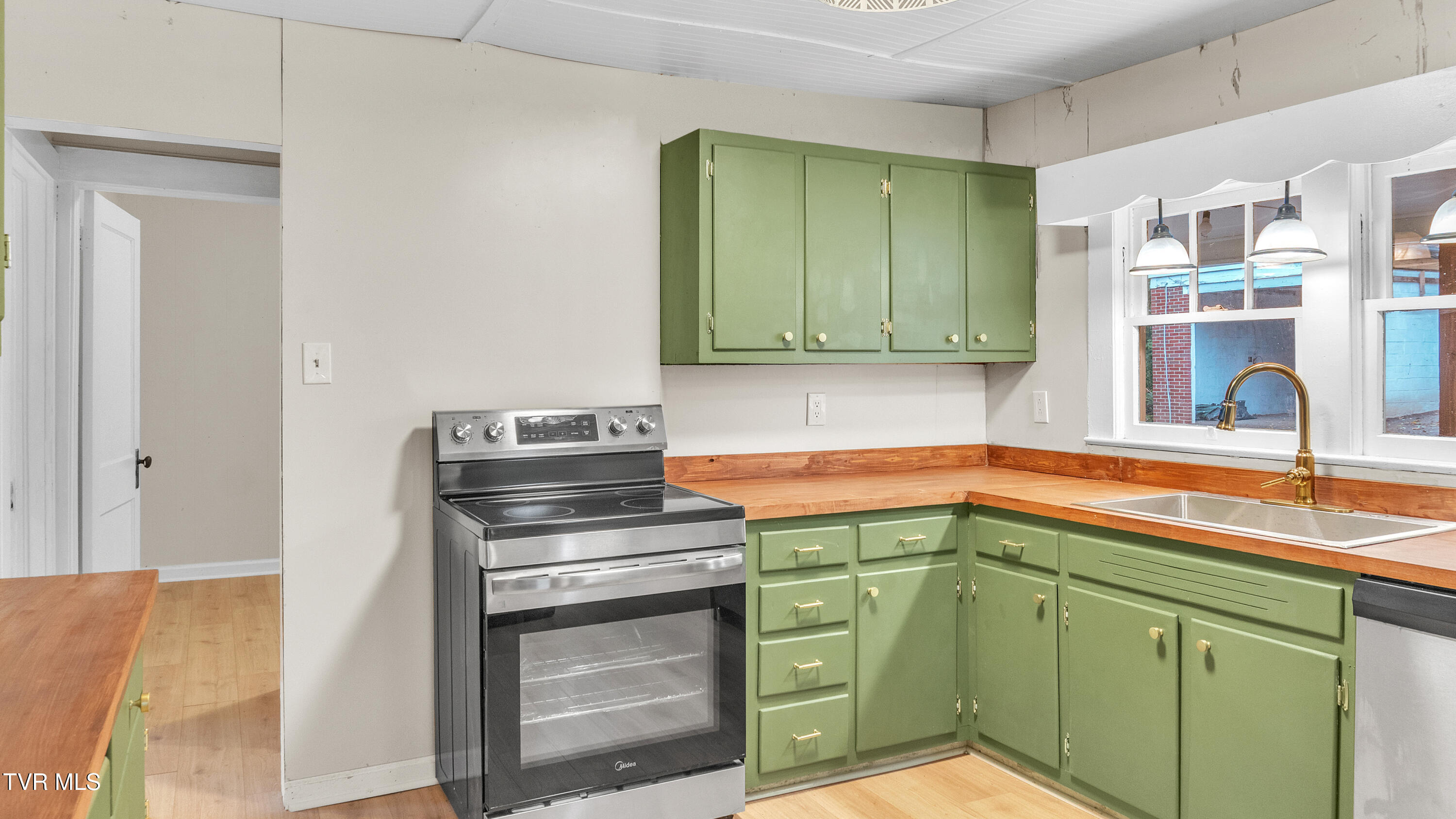 122 Hartley Road Elizabethton, TN 37643 - Photo 5 of 32 DSC07436