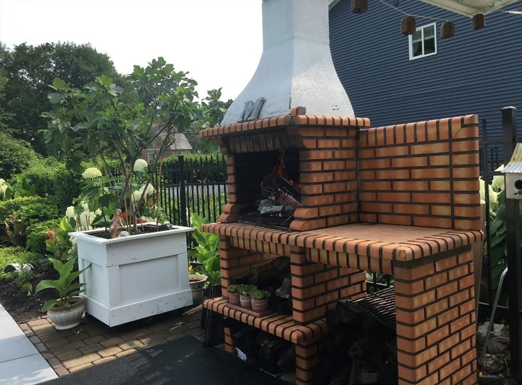 10 Dean Street Hudson, MA 01749 - Photo 17 of 40