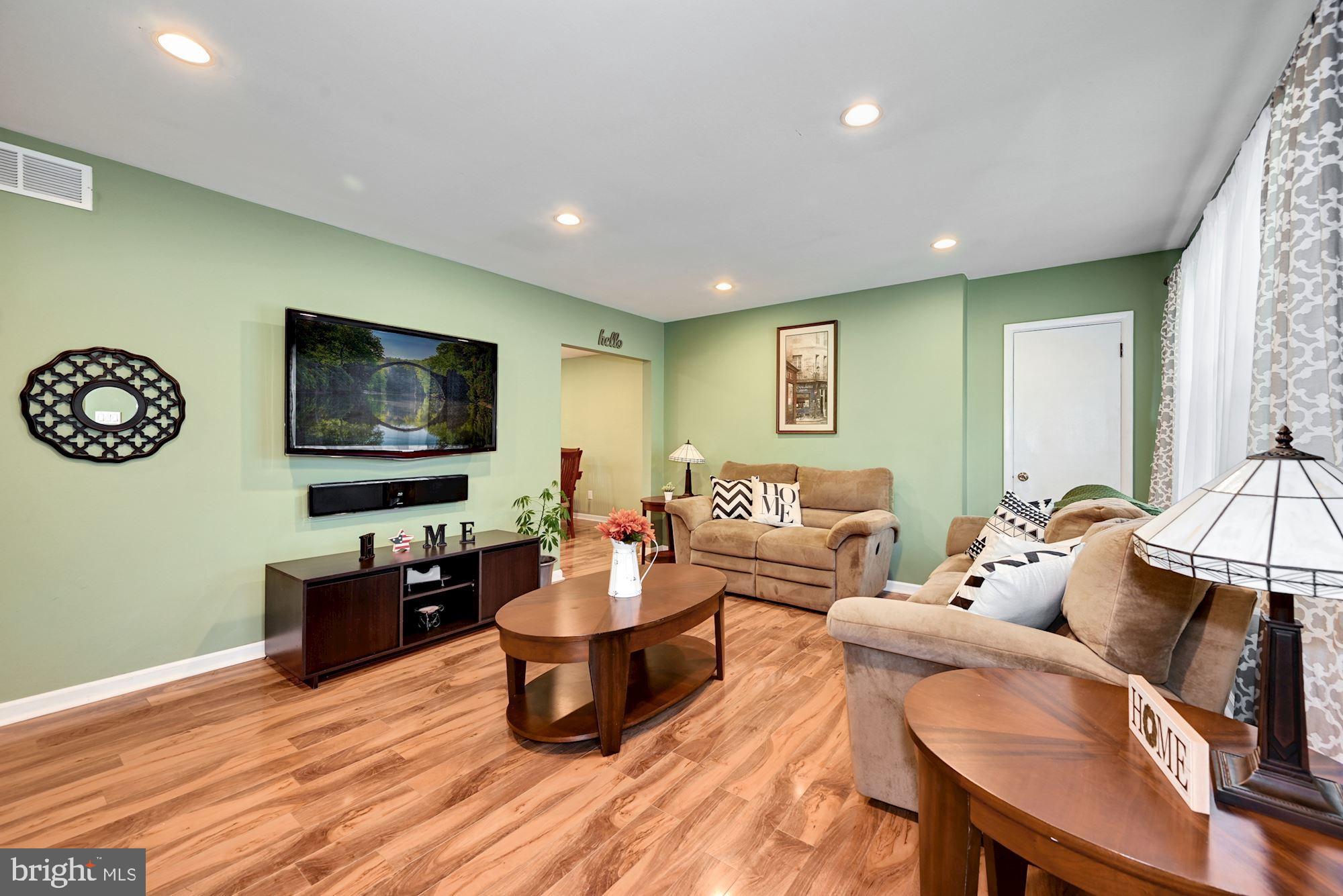 1202 Little Mill Road Sicklerville, NJ 08081 - Photo 6 of 35 Living Room