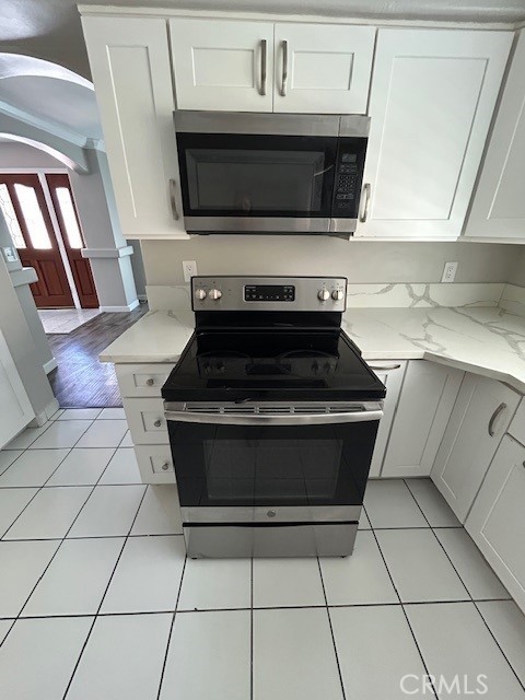 1917-1917 Grant Redondo Beach Redondo Beach, CA 90278 - Photo 15 of 25 a stove top oven sitting inside of a kitchen