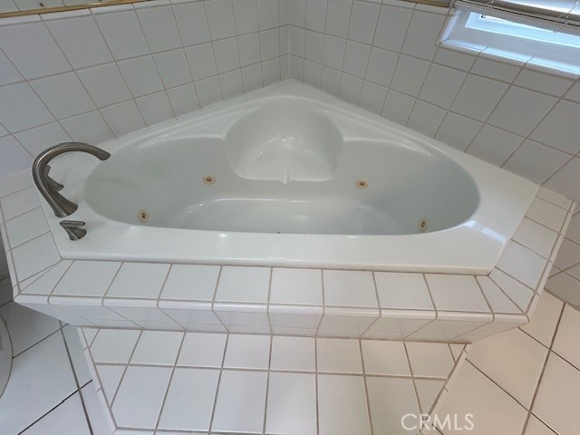 1917-1917 Grant Redondo Beach Redondo Beach, CA 90278 - Photo 20 of 25 a bathroom with a bathtub