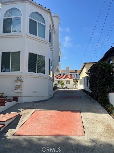 1917-1917 Grant Redondo Beach Redondo Beach, CA 90278 - Photo 3 of 25 a backyard of a house