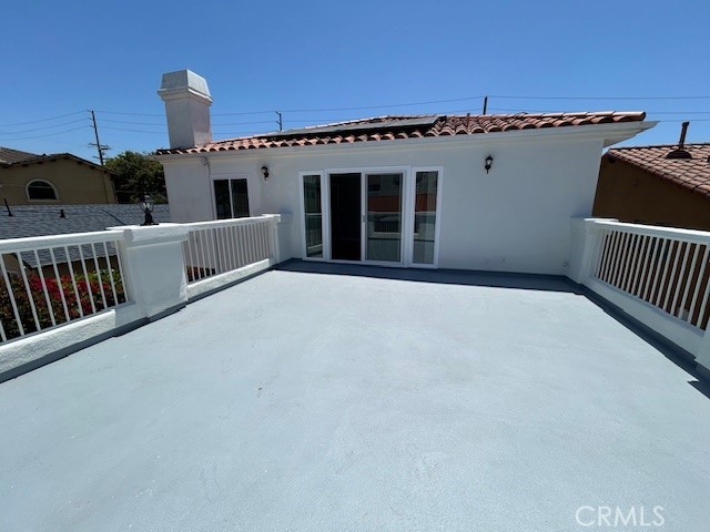1917-1917 Grant Redondo Beach Redondo Beach, CA 90278 - Photo 6 of 25 a view of a balcony with furniture