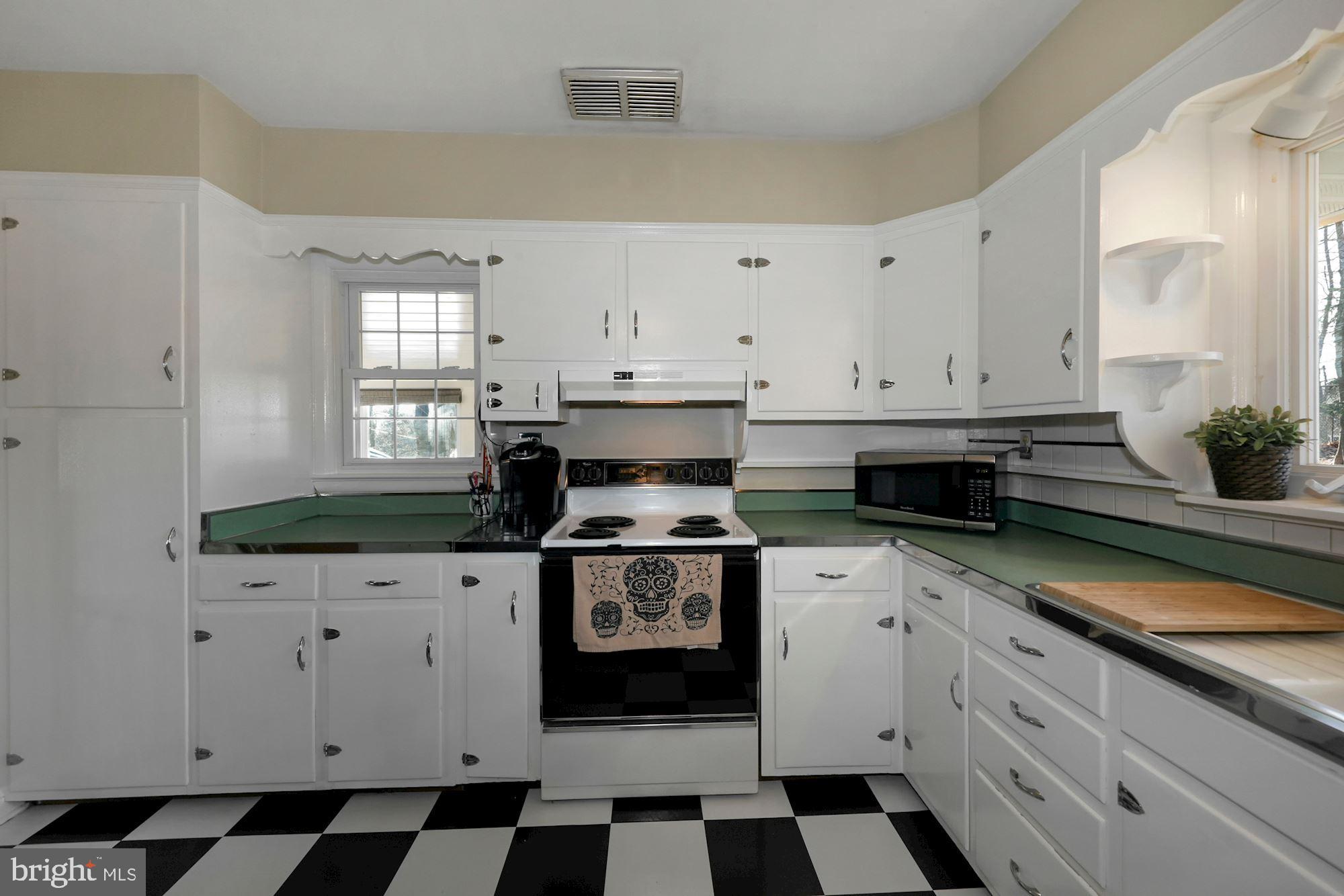 9808 Hawkins Creamery Road Damascus, MD 20872 - Photo 13 of 34 Kitchen