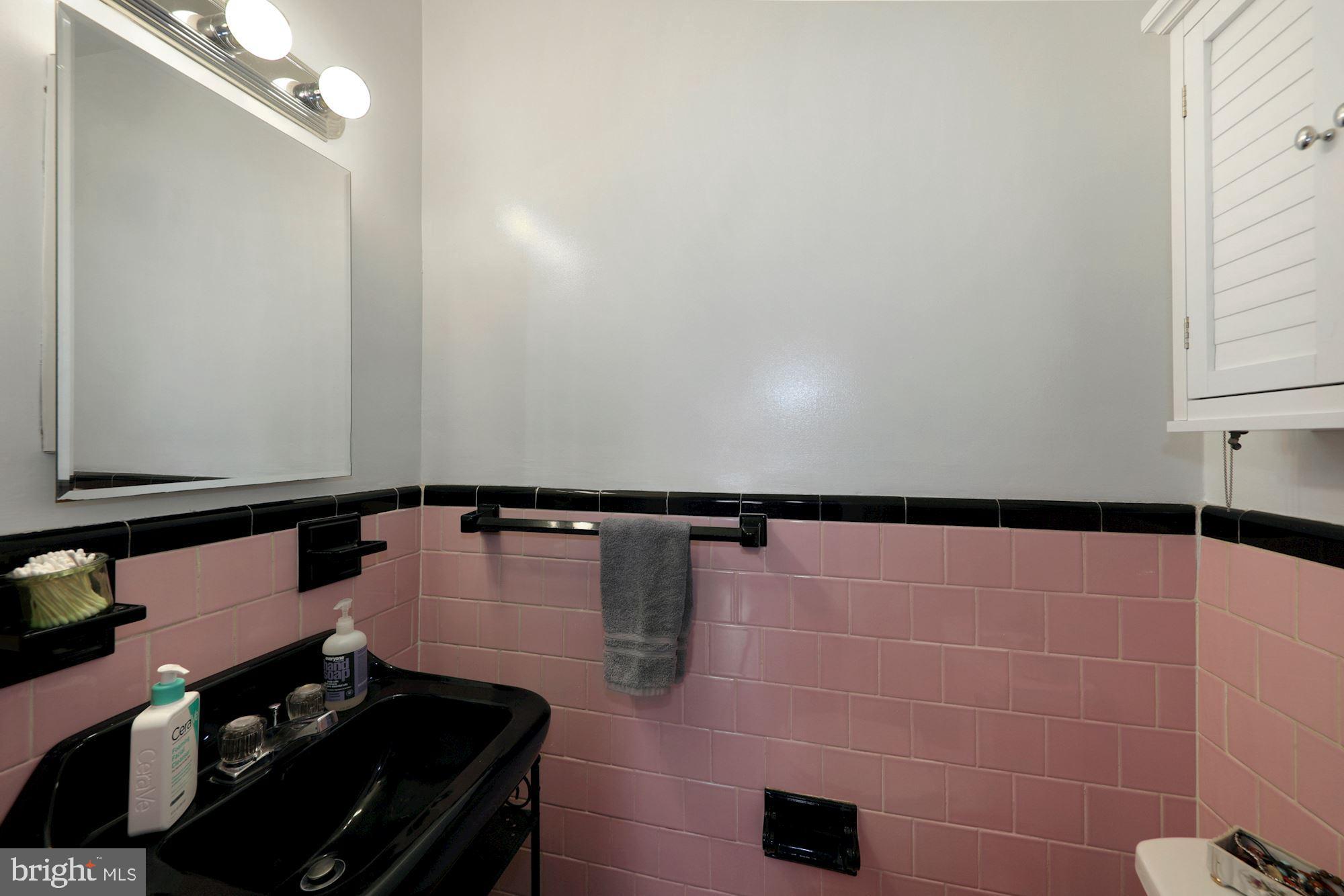 9808 Hawkins Creamery Road Damascus, MD 20872 - Photo 20 of 34 On suite 1/2 bathroom