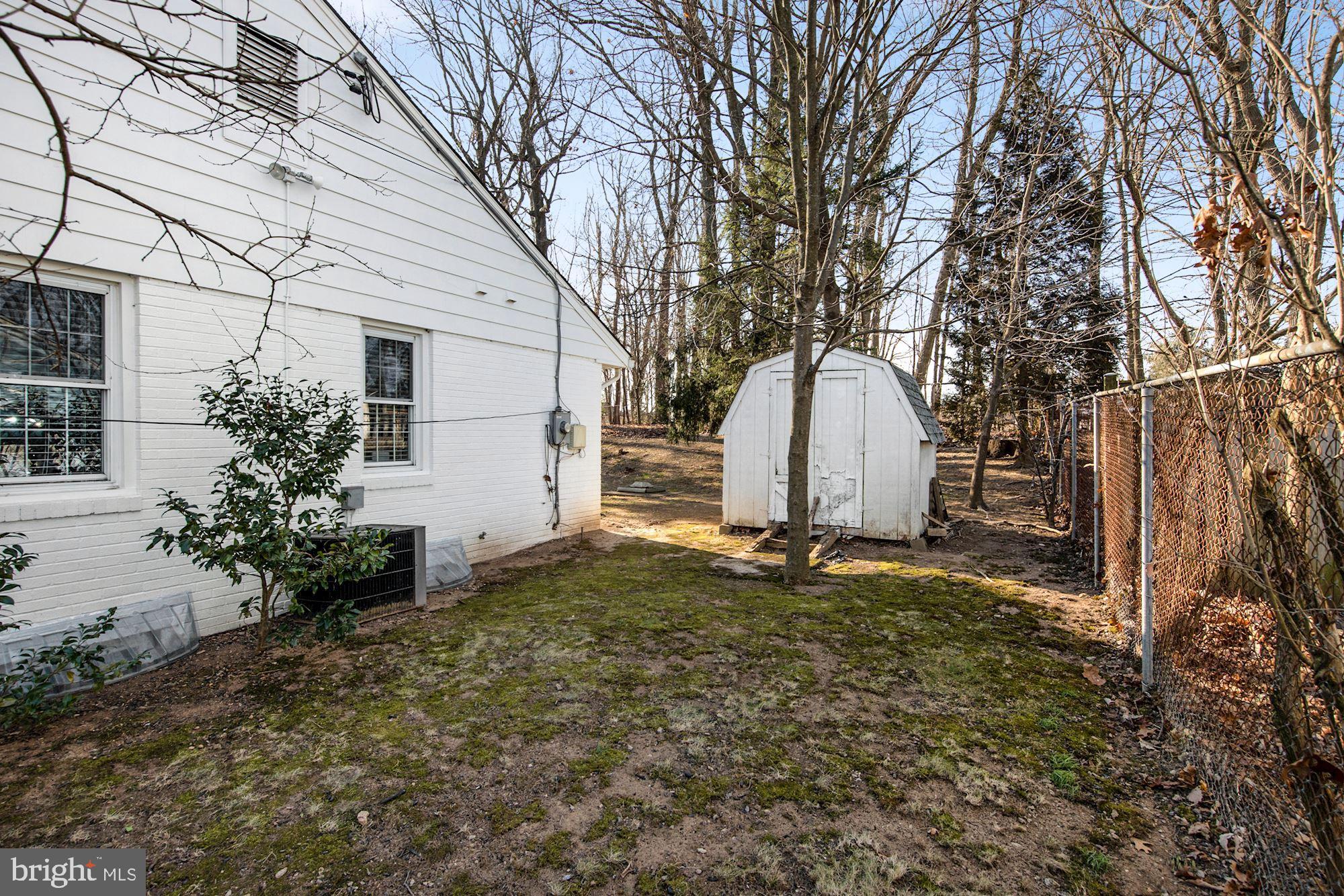 9808 Hawkins Creamery Road Damascus, MD 20872 - Photo 31 of 34 Side view with fence