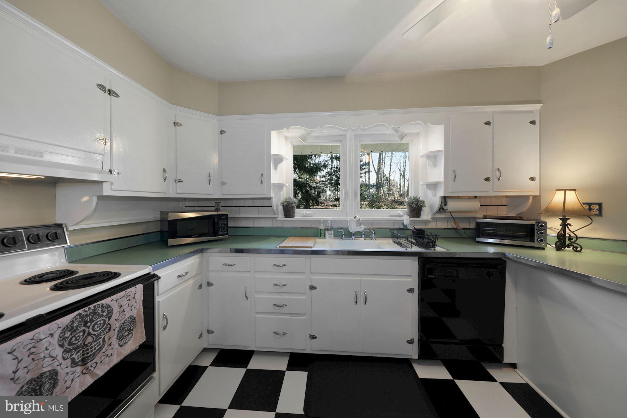 9808 Hawkins Creamery Road Damascus, MD 20872 - Photo 10 of 34 Kitchen