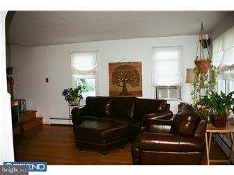 814 Lehigh Road Newark, DE 19711 - Photo 3 of 12 Living Room