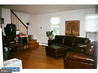 814 Lehigh Road Newark, DE 19711 - Photo 4 of 12 Living Room