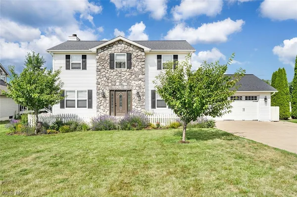 $375,000 | 144 Hawkins Lane, Columbiana, OH 44408