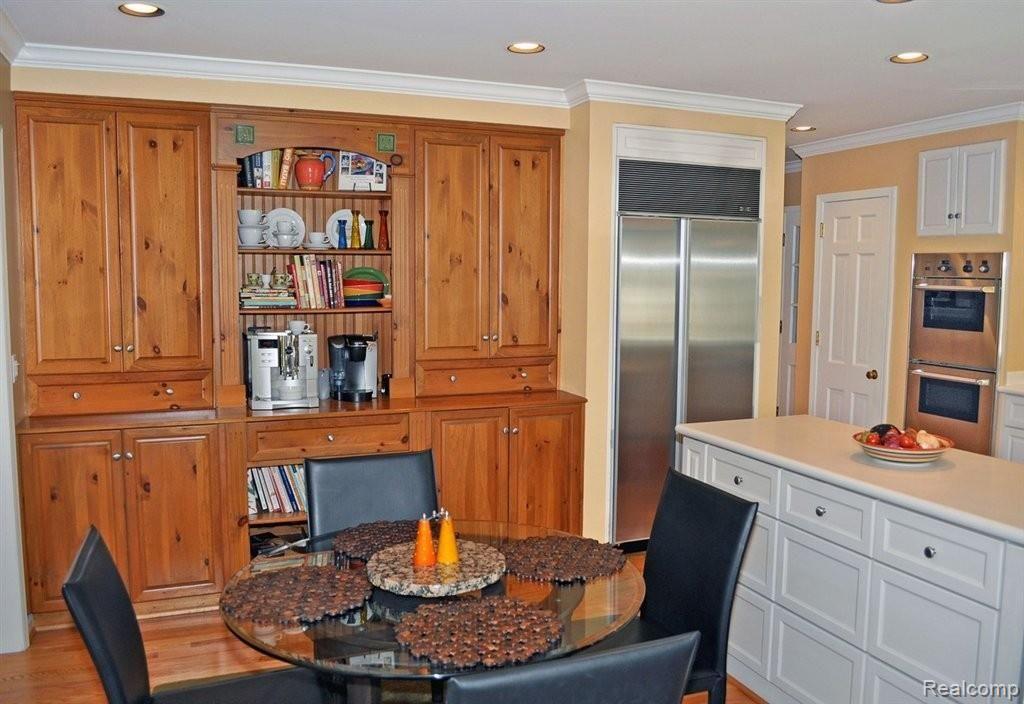 262 Lincoln Road Grosse Pointe, MI 48230 - Photo 9 of 37 262 Lincoln - Kitchen Eating-Are