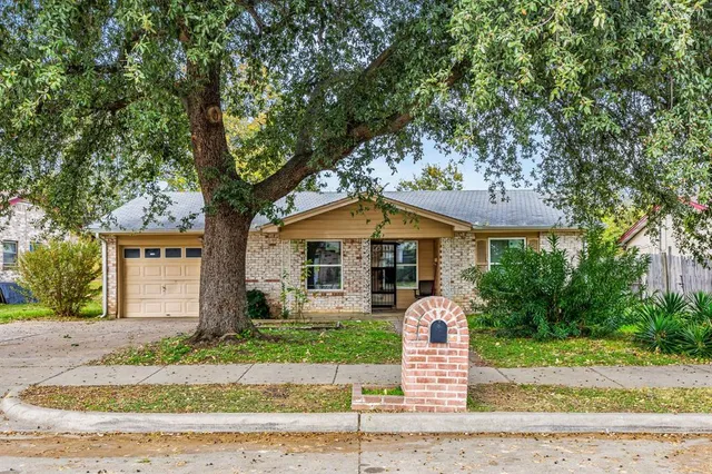 $259,900 | 1513 Glynn Oaks Drive, Arlington, TX 76010