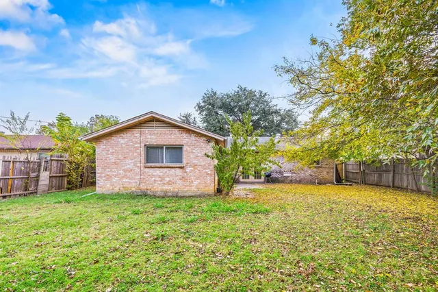 $259,900 | 1513 Glynn Oaks Drive, Arlington, TX 76010