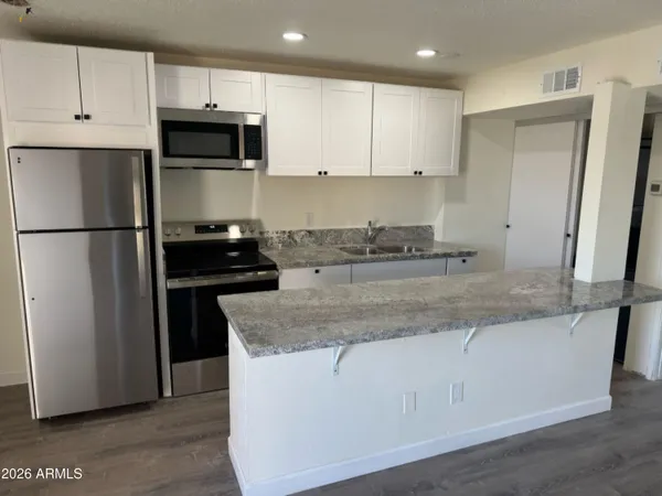 $1,300 | 1724 East Ocotillo Road, Unit D2, Phoenix, AZ 85016