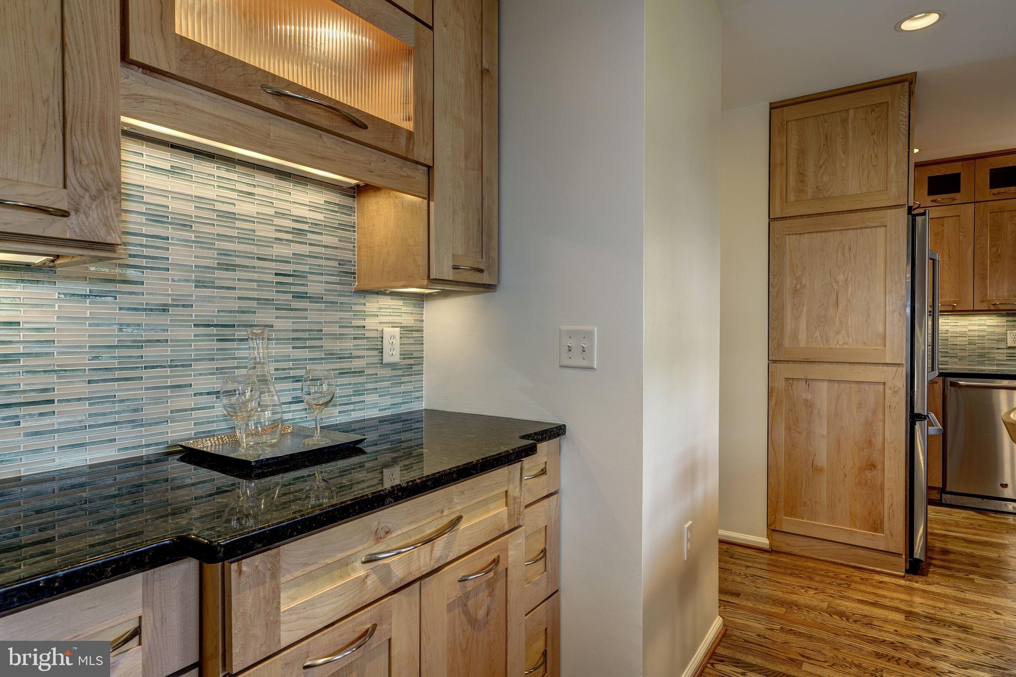 8218 Riverside Road Alexandria, VA 22308 - Photo 8 of 21 Butlers pantry