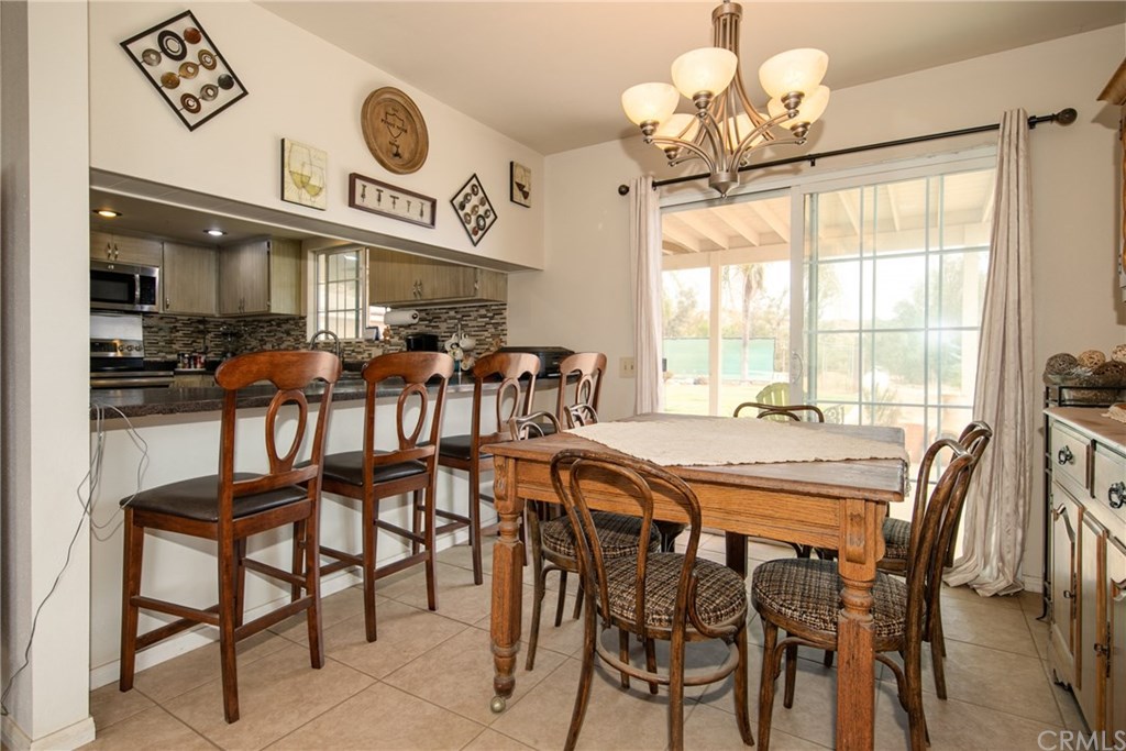 Dining room, breakfast bar