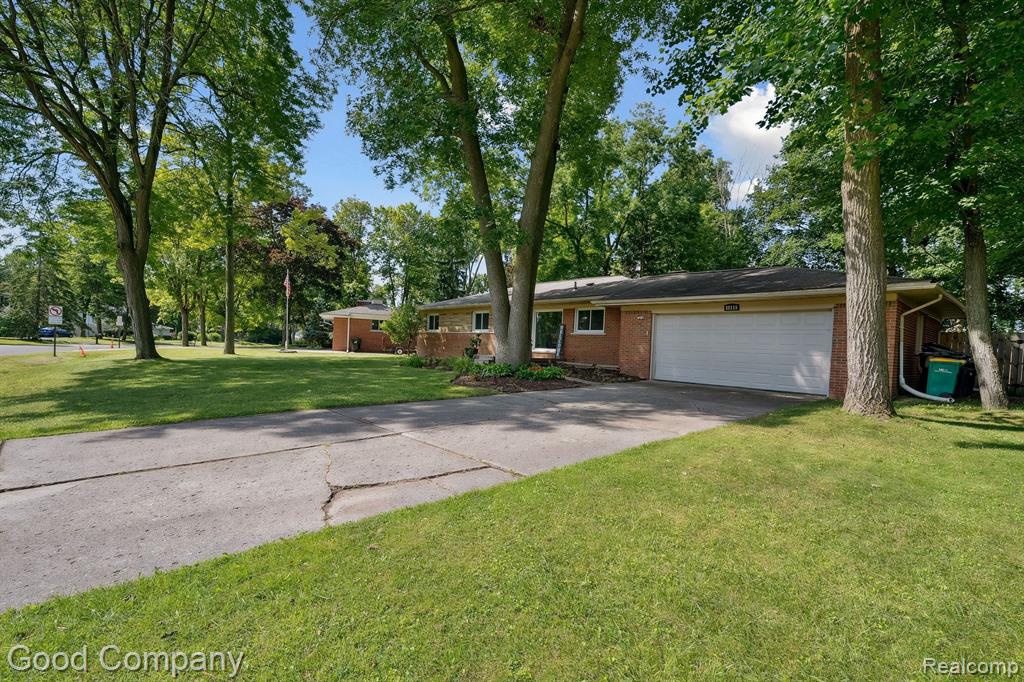 32115 Bonnet Hill Road Farmington Hills, MI 48334 - Photo 4 of 41