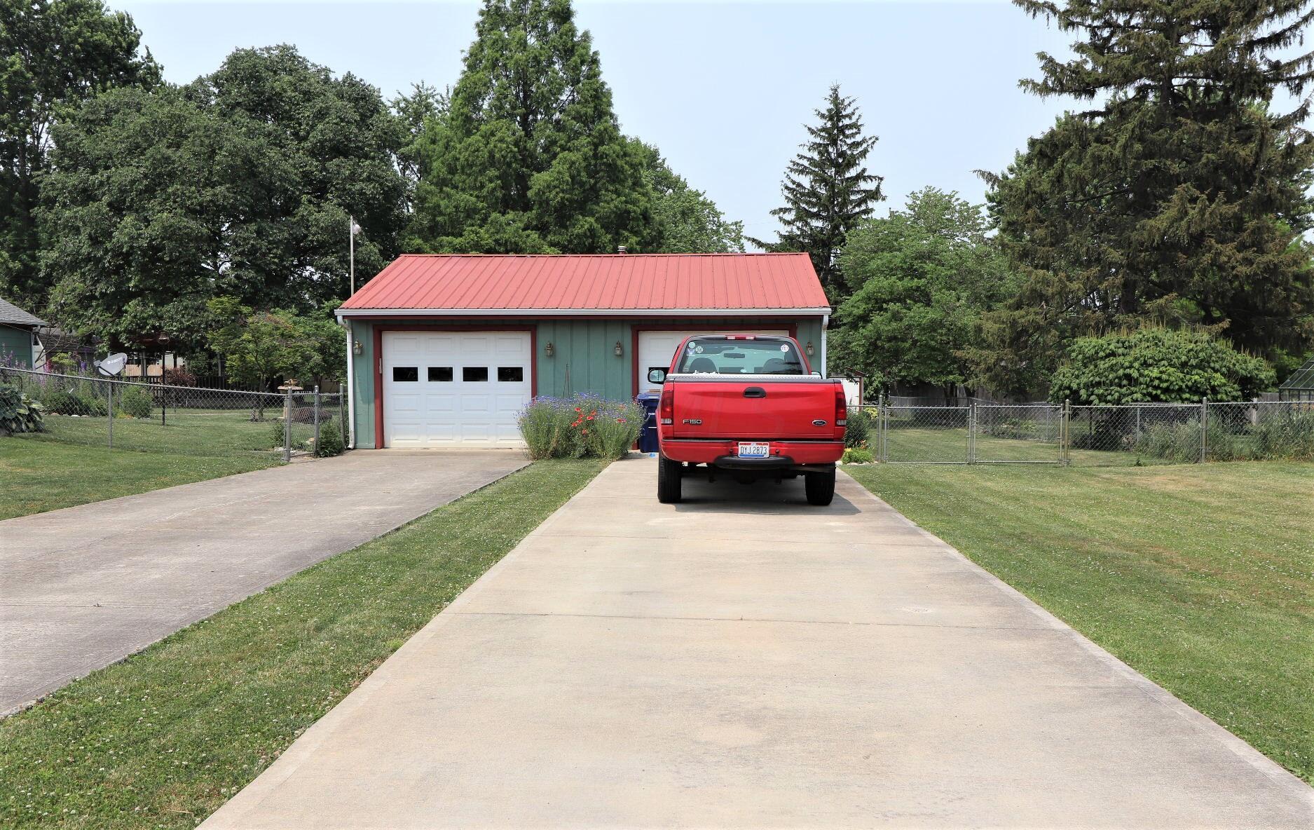 138 Marilla Road Columbus, OH 43207 - Photo 5 of 87 Oversized 2 car garage